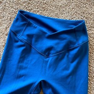 Periscope Leggings No front seam. V cut in front. Great for the gym/going out!